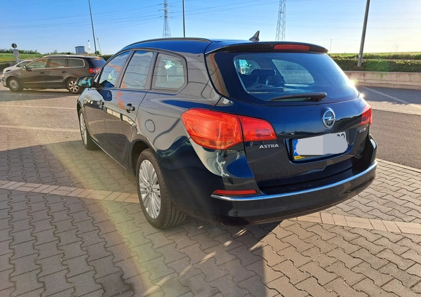 Opel Astra cena 40000 przebieg: 184000, rok produkcji 2014 z Głogów małe 326